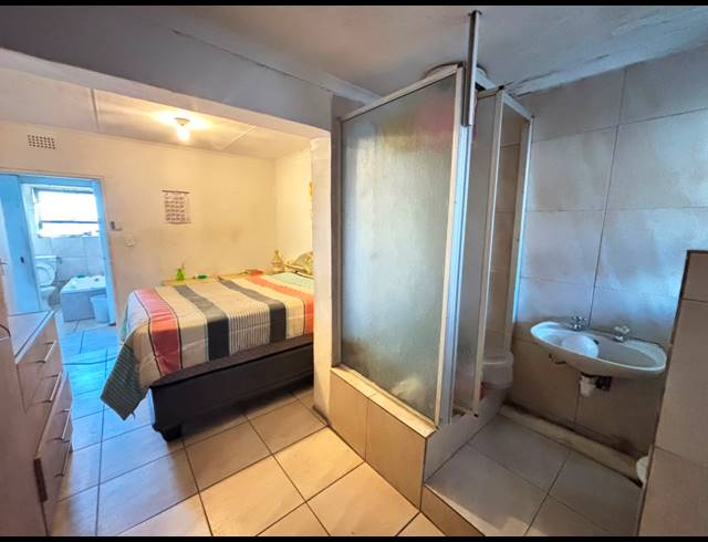 5 BEDROOM HOUSE FOR SALE IN RUSSELS REST